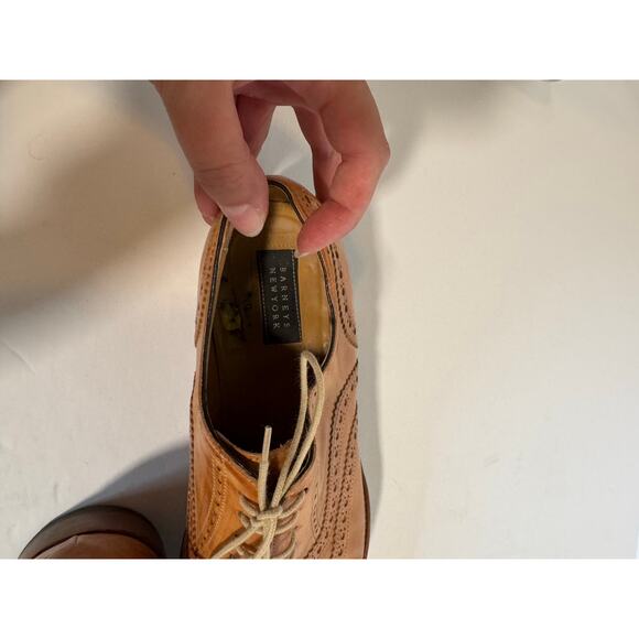 Barneys New York Wing Tip Brown Leather Oxfords Mens Size 9 - Picture 3 of 7